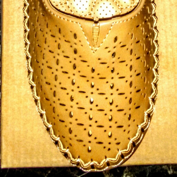 NEW!Cute! Comfortable! Flat Camel Loafers! - Picture 8 of 8